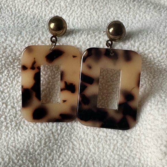 Rectangular Tortoise shell Earrings - Picture 3 of 4
